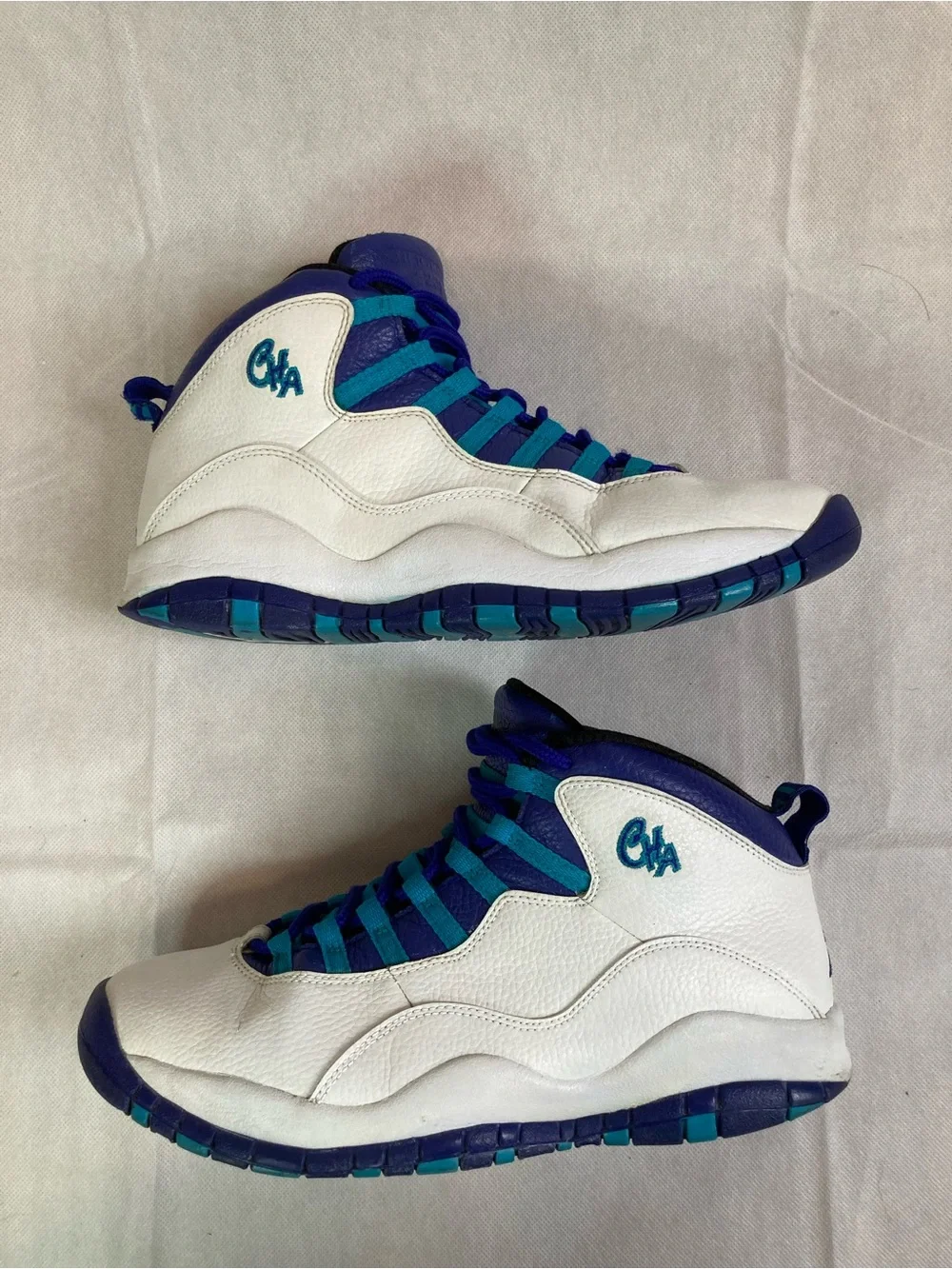 Air Jordan 10 Charlotte size 9.5 + Mitchell & Ness Charlotte Hornets Snapback